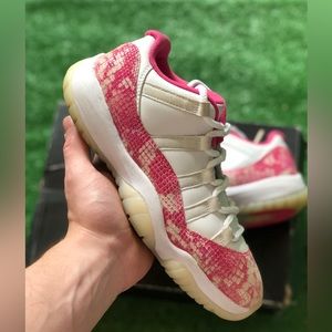 Air Jordan 11 retro low pink snakeskin size 7 women’s